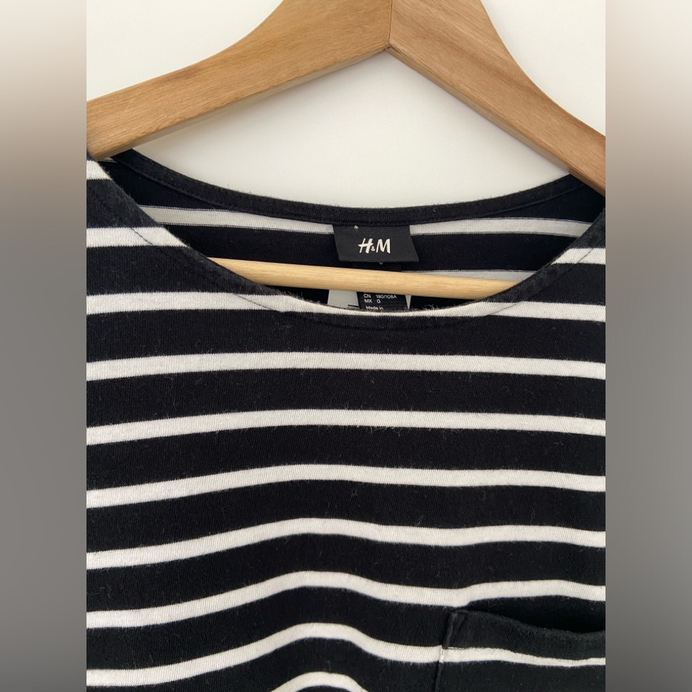 H&M BLACK AND WHITE CLASSIC STRIPED 100% COTTON TOP, LARGE - Picture 5 of 9